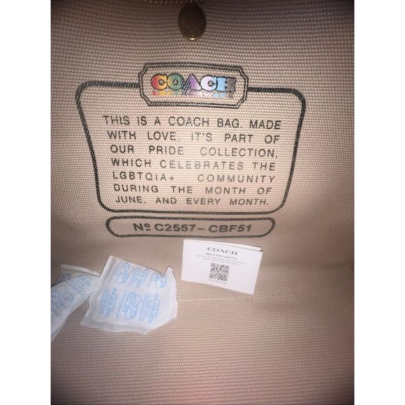 🔥🎁NWT! Coach Rainbow Canvas Cargo Tote Handbag CBF51 Msrp:$350.00 - Picture 6 of 7